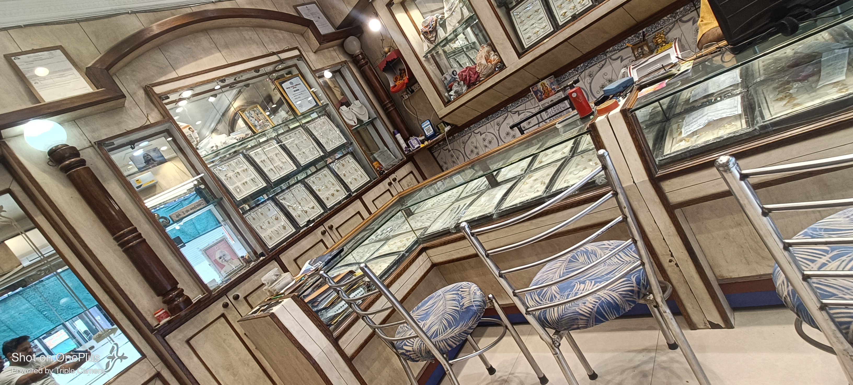 Swastik Diamonds Store
